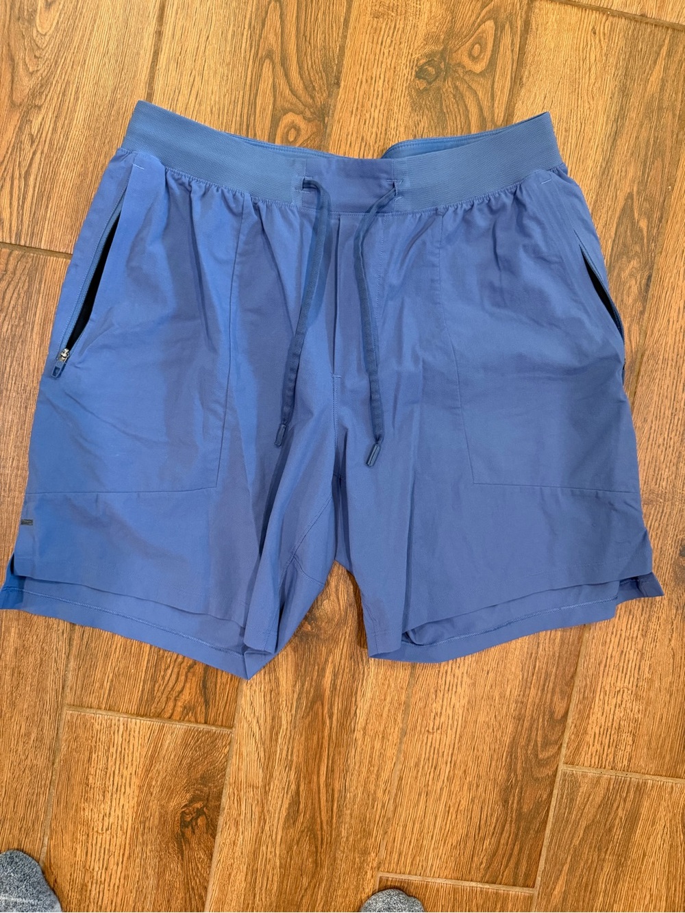 lululemon athletica Men’s Blue Athletic Drawstring Shorts 7” pockets / medium
